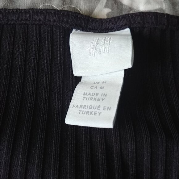 H&M Bodysuit, Polyester/Spandex, Medium, Inseam 27in. Ribbed look. Snap closure - Picture 5 of 5